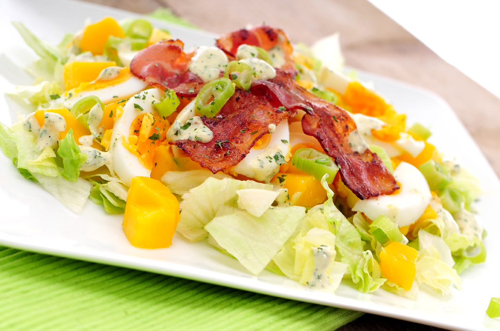 zweep Slot Tegen Mango salade met ei en spek-Voedzaam & Snel